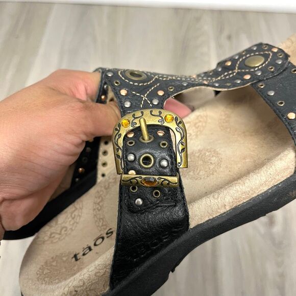 Taos Footwear Sandals Women’s 8 Samantha Black Leather Studded Slide - Picture 6 of 7